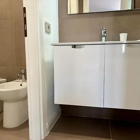 Di Bianca Фолиньо